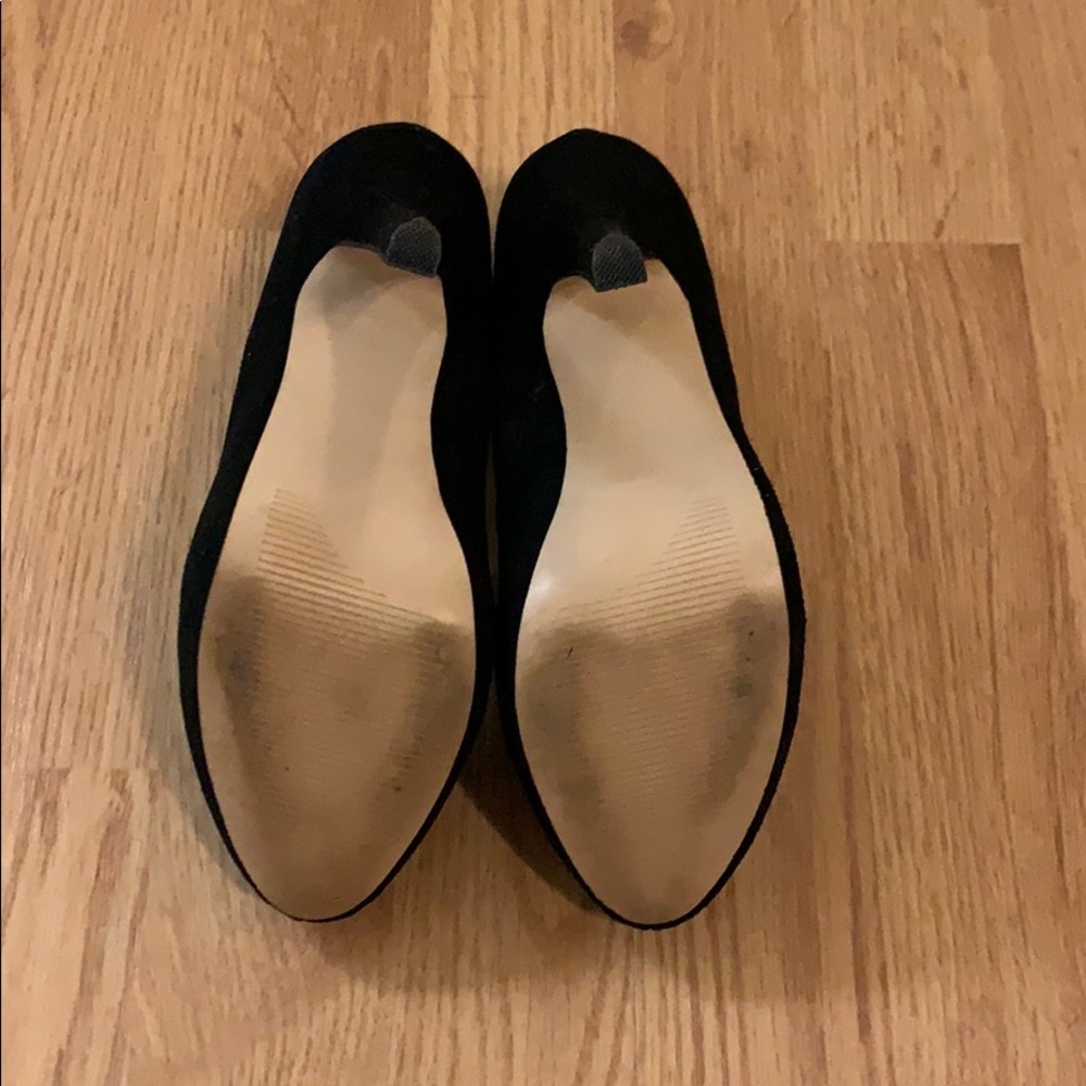 Black suede Steve Madden heels. Size 6 - Picture 5 of 6